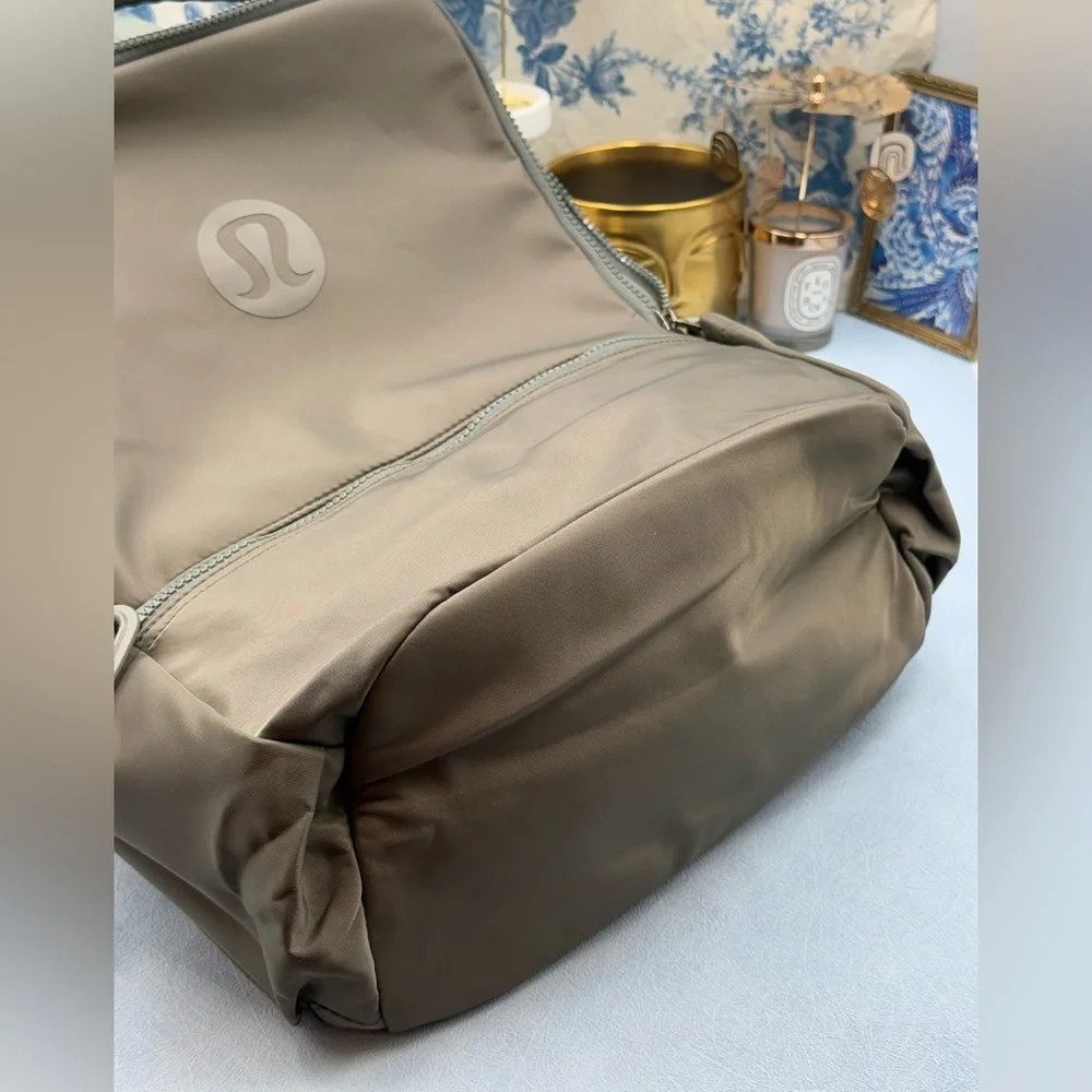 🆕 lululemon athletica 🧿 NWOT New Crew Backpack, Bay Leaf (Olive Green) - 22L
